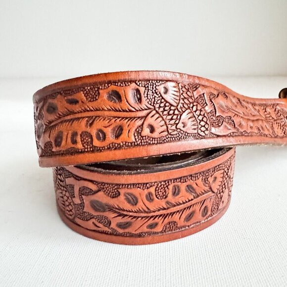 Vintage Leather HandTooled Leaf Acorn Motif Brown Belt - Picture 4 of 5
